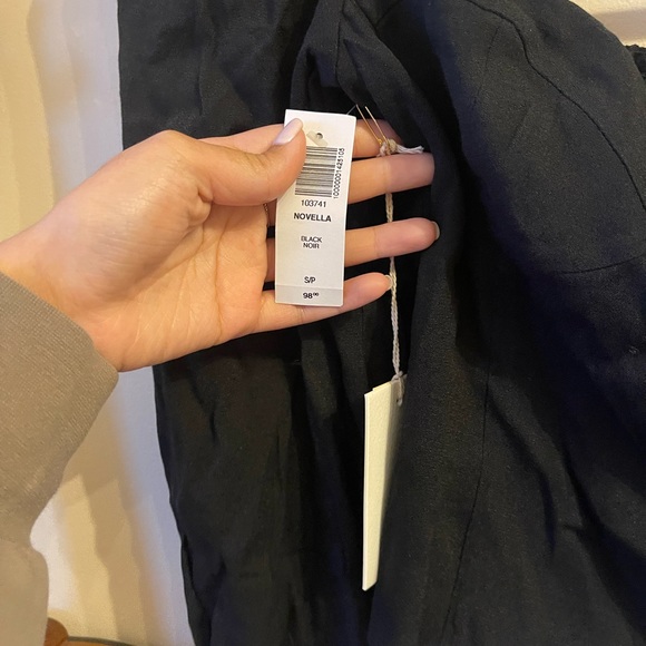 NWT Aritzia Wilfred Novella top in black (small) - Picture 2 of 3